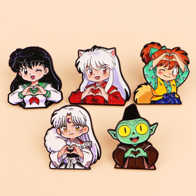 Cute Anime Merchandise - Pin Enamel Bentuk Hati Karakter Fantasi
