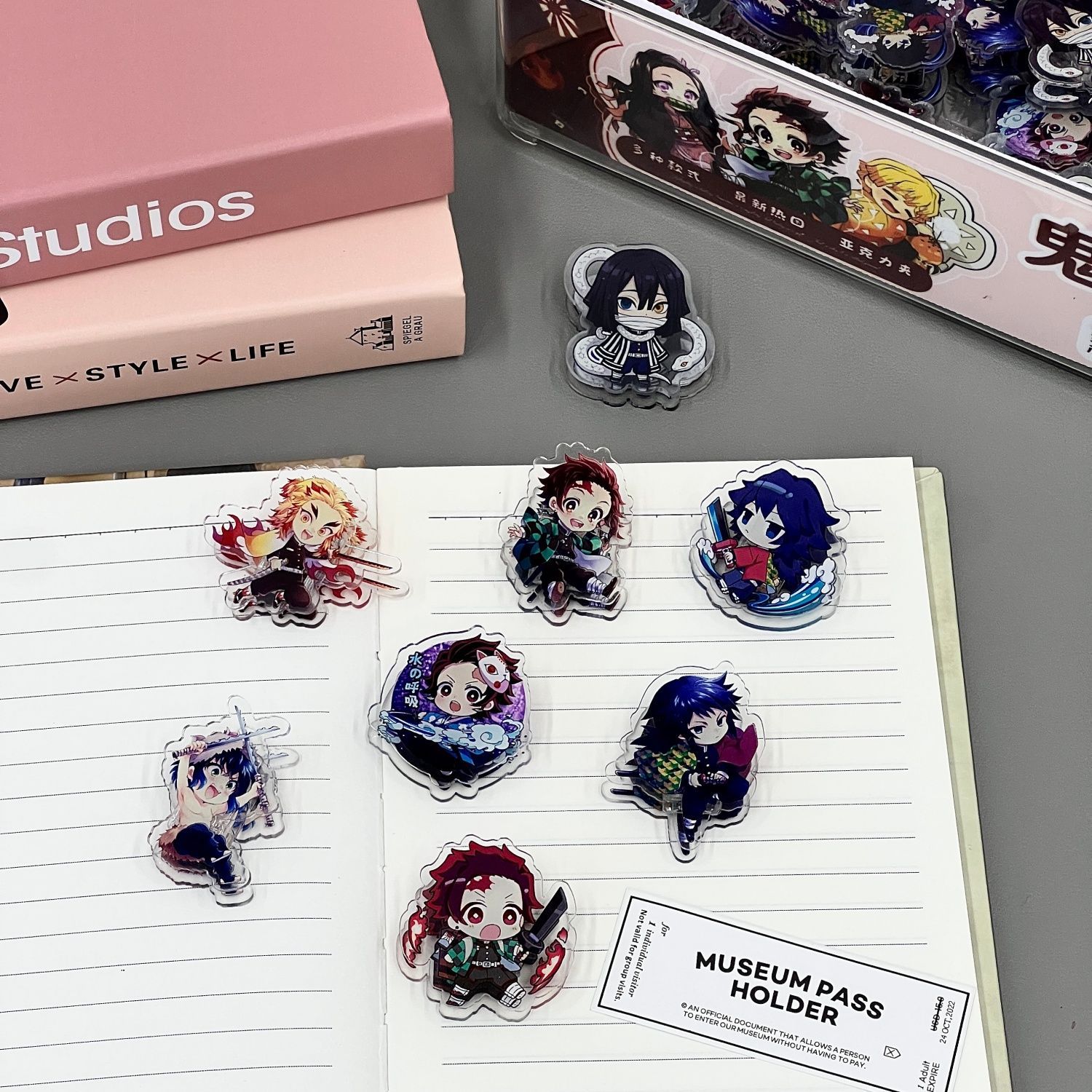 Satu kotak penuh folder PP Dem - Anime Merchandise Demon Slayer ulasan dan harga